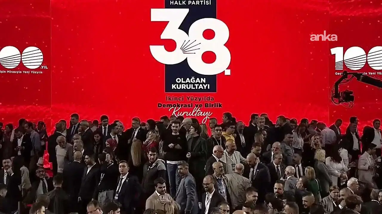 CHP'de Olağanüstü Kurultay Gündemi ve Parti Meclisi'ndeki Tasfiyeler