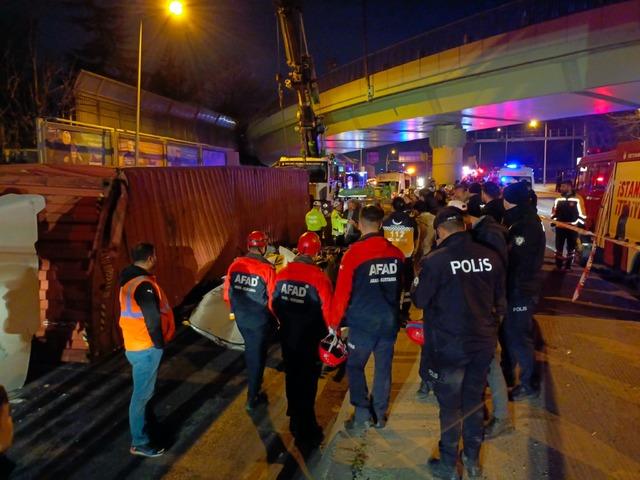 İSTANBUL-BAKIRKÖYDE-ÜST-GECIDE-CARPAN-T_24760 (2)