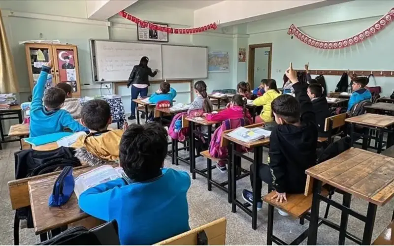 Okullara Siyaset Sokmayın Açıklamasına Ceza